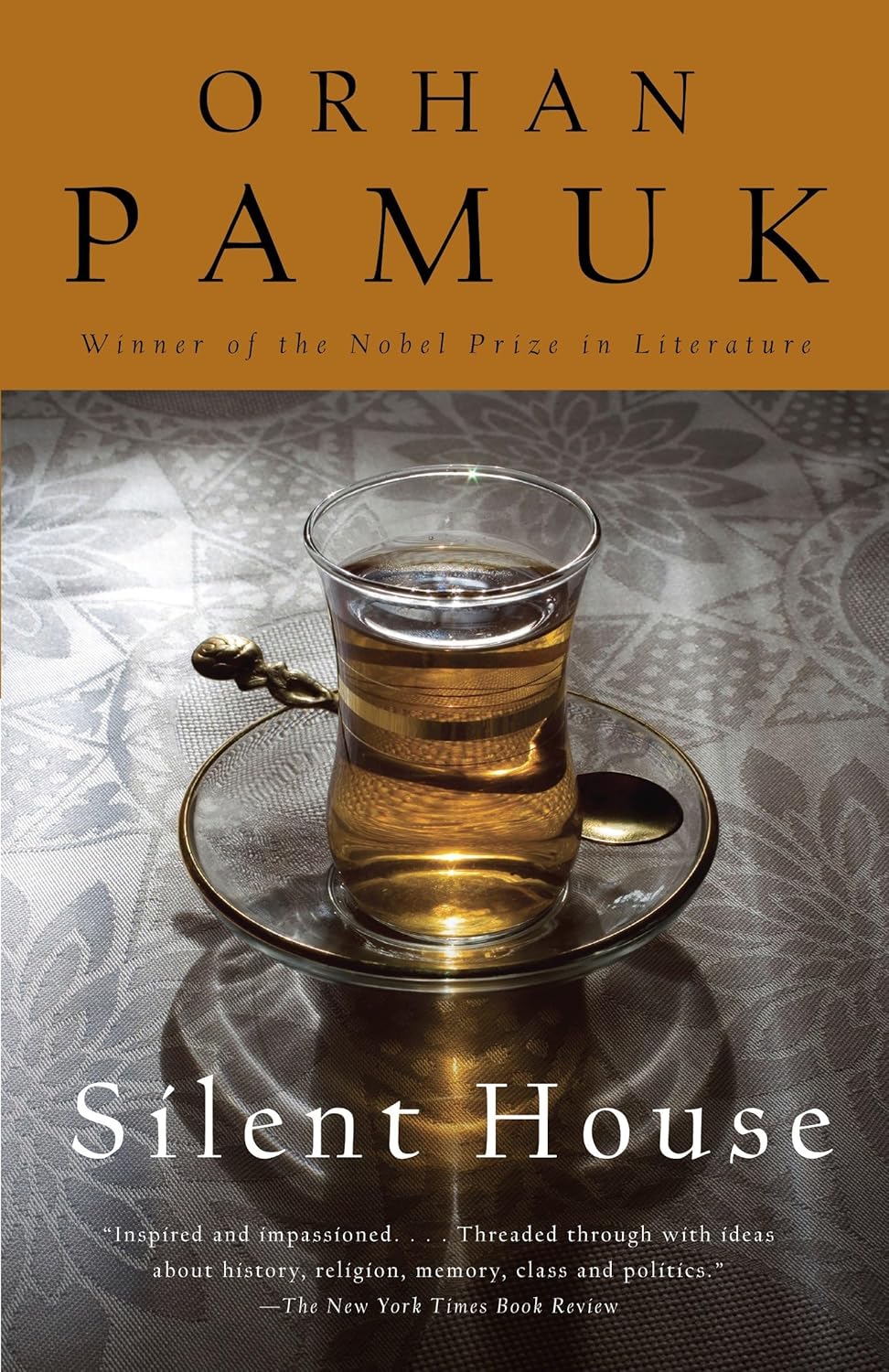 Book cover of 'Silent House' by Orhan Pamuk