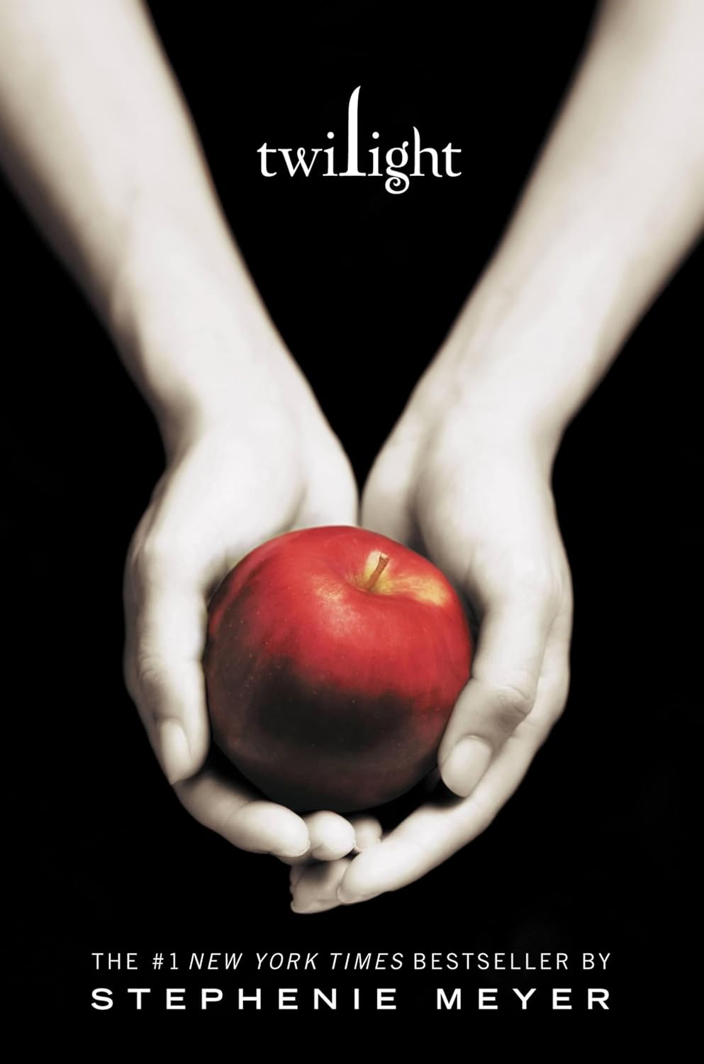 Book cover of 'Twilight' with hands holding a red apple against a black background