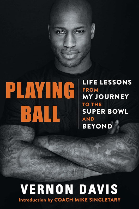 Book cover of 'Playing Ball' by Vernon Davis