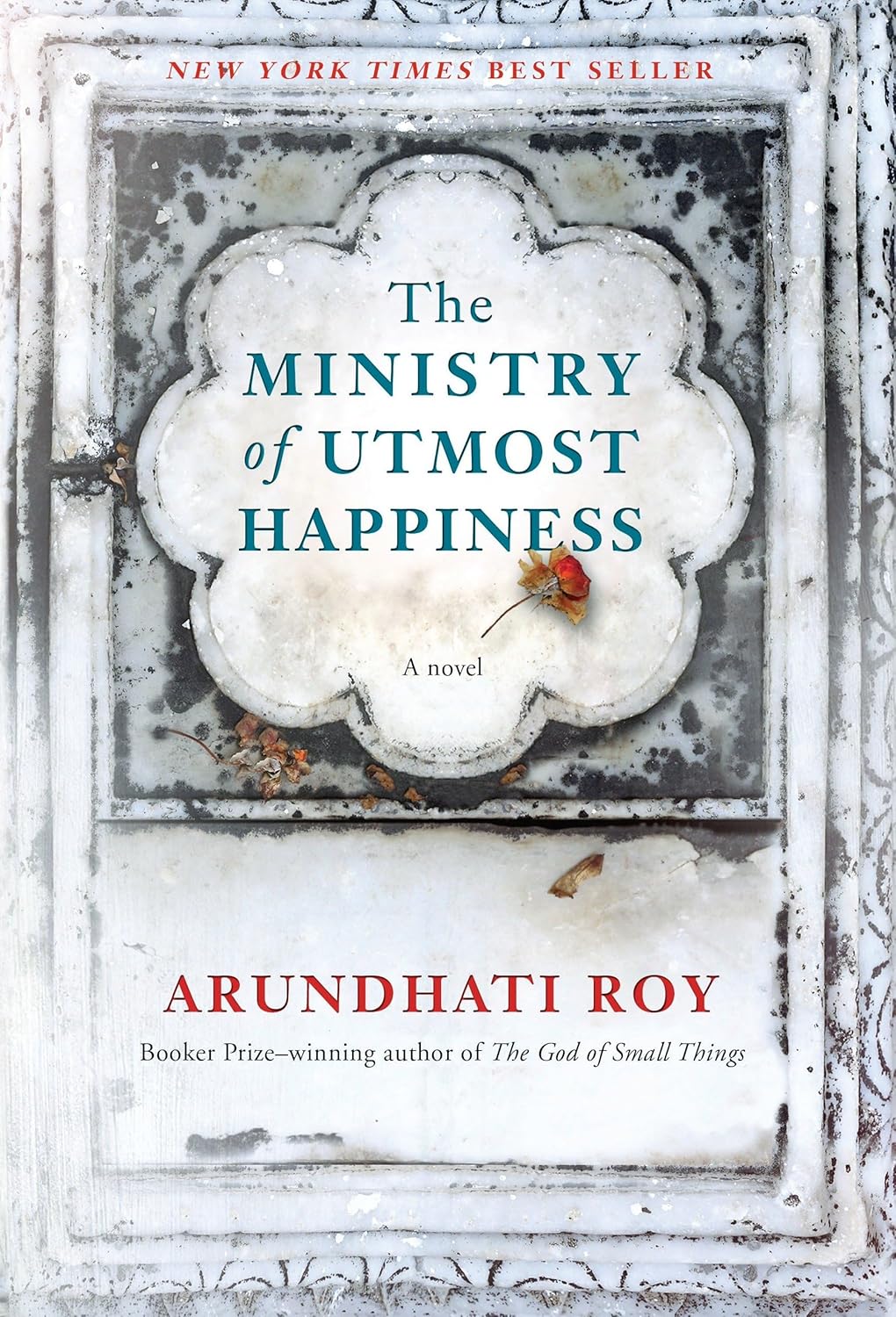 Book cover of 'The Ministry of Utmost Happiness' by Arundhati Roy 